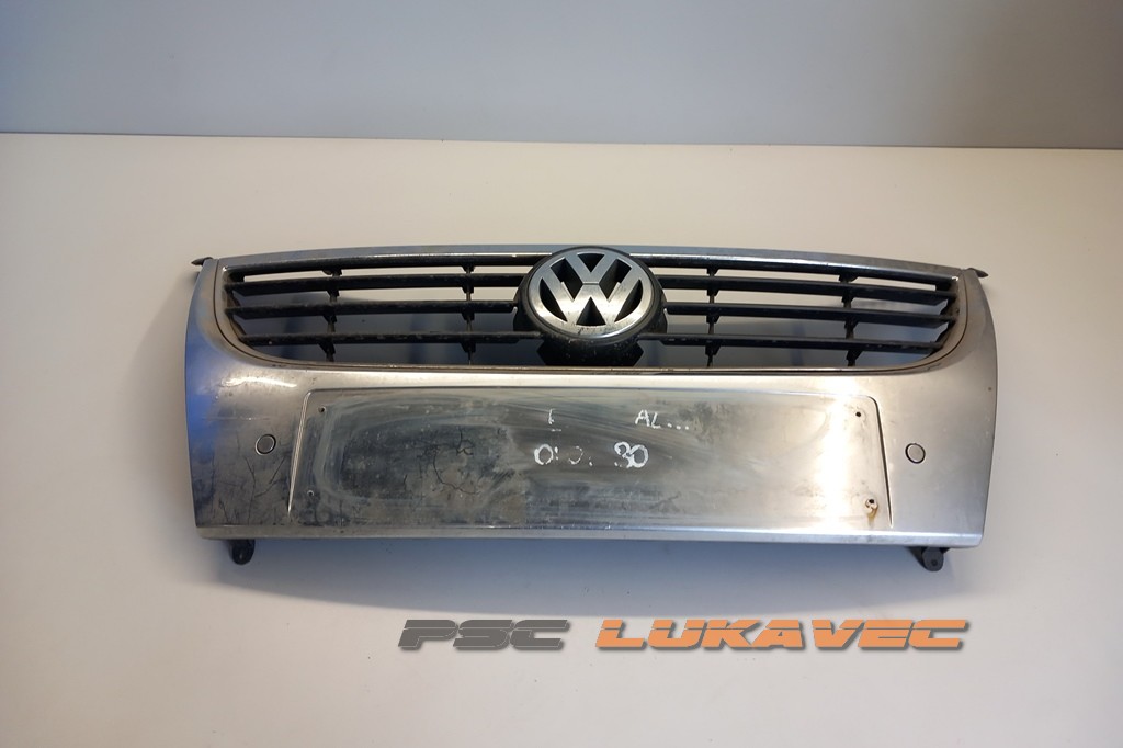 VW TOURAN PREDNJA MASKA SA ZNAKOM 1T0853651AKWXS 2008.