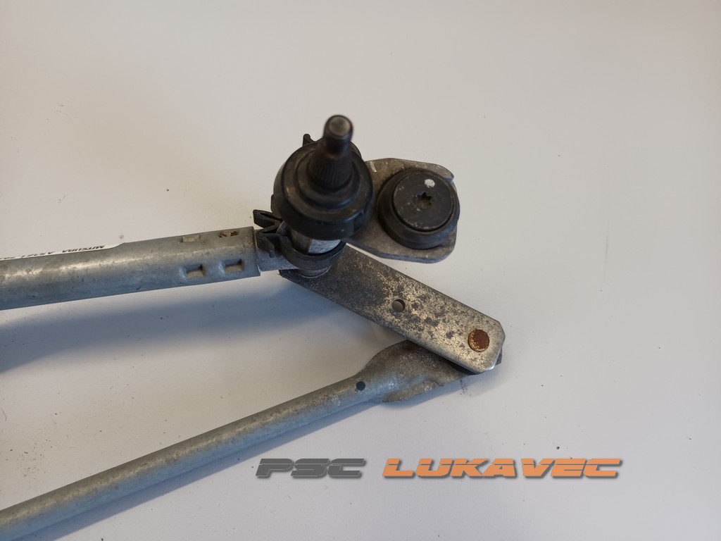 VW PASSAT B7 MOTORIĆ BRISAČA SA ŠKARAMA 3AB955023