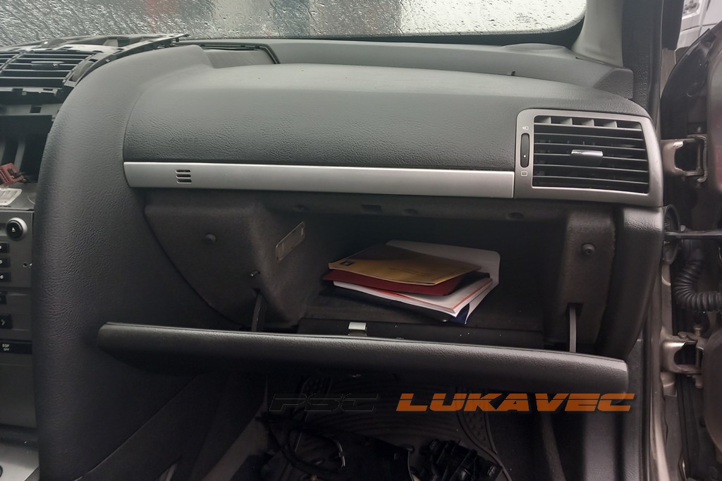 PEUGEOT 407 PRETINAC SUVOZAČA 2006.