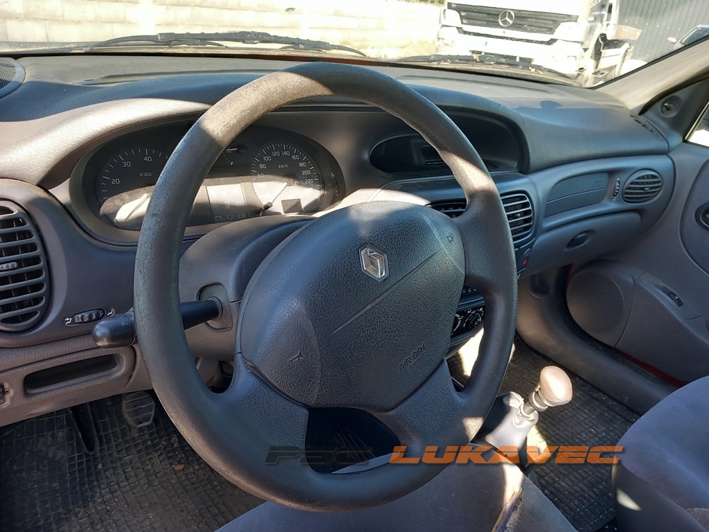 RENAULT MEGANE VOLAN 2000.