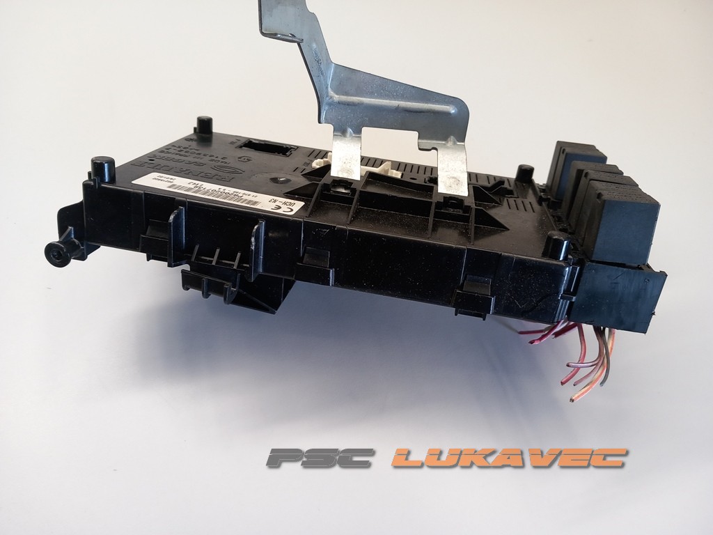 RENAULT CLIO 2 KUTIJA OSIGURAČA UCH-N3 8200207139 2002