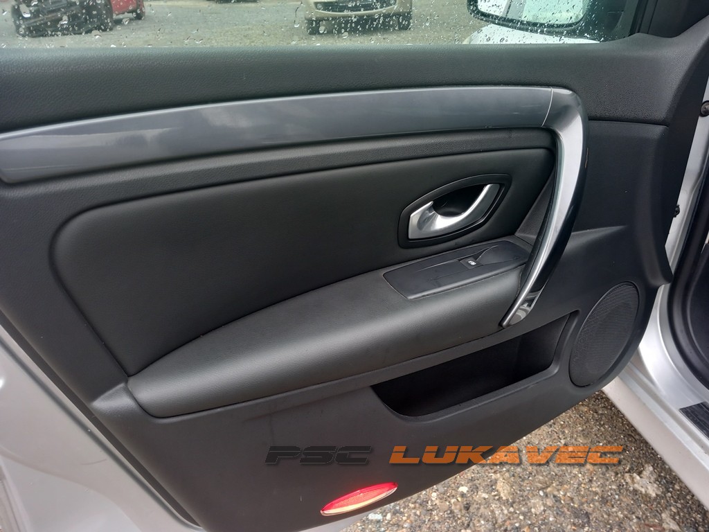 RENAULT LAGUNA 3 VRATA PREDNJA LIJEVA VOZAČEVA 2009.