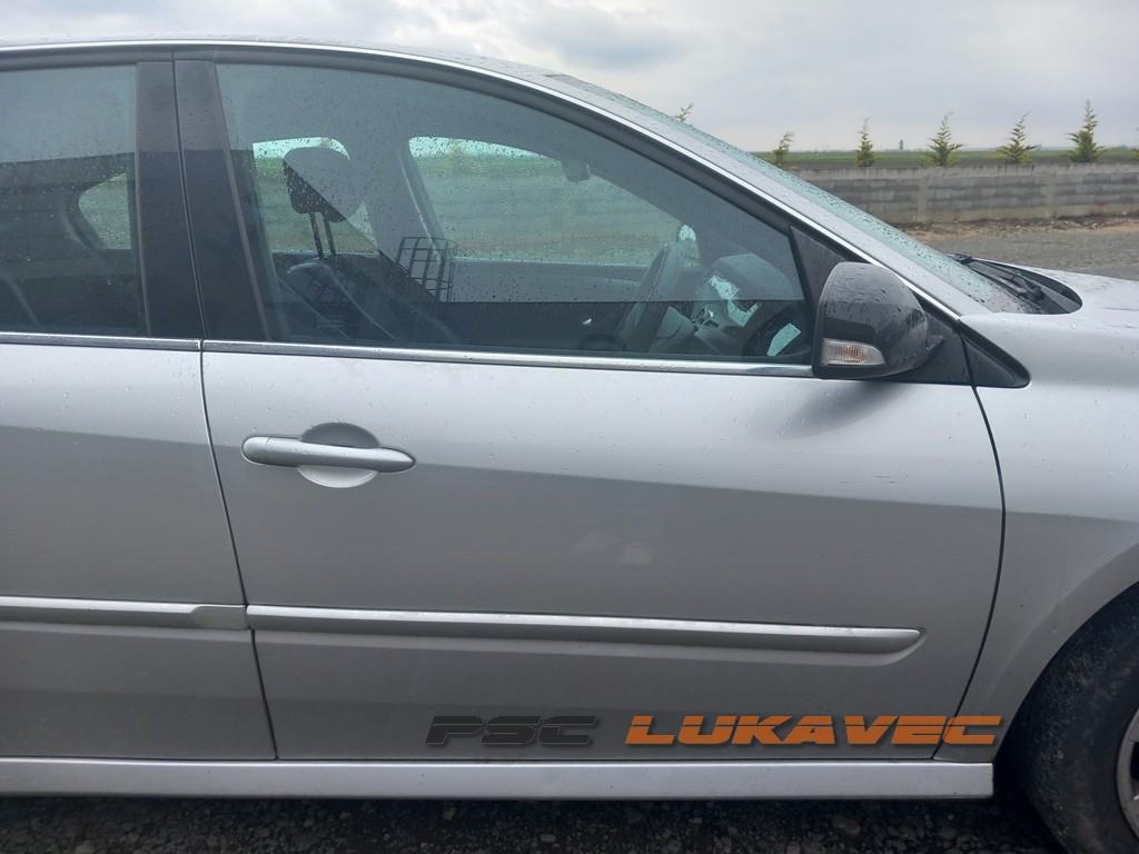 RENAULT LAGUNA 3 VRATA PREDNJA SUVOZAČEVA  2009