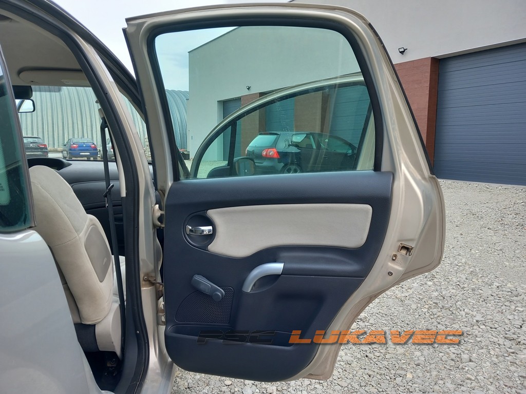 CITROEN C3 VRATA ZADNJA DESNA 2004.