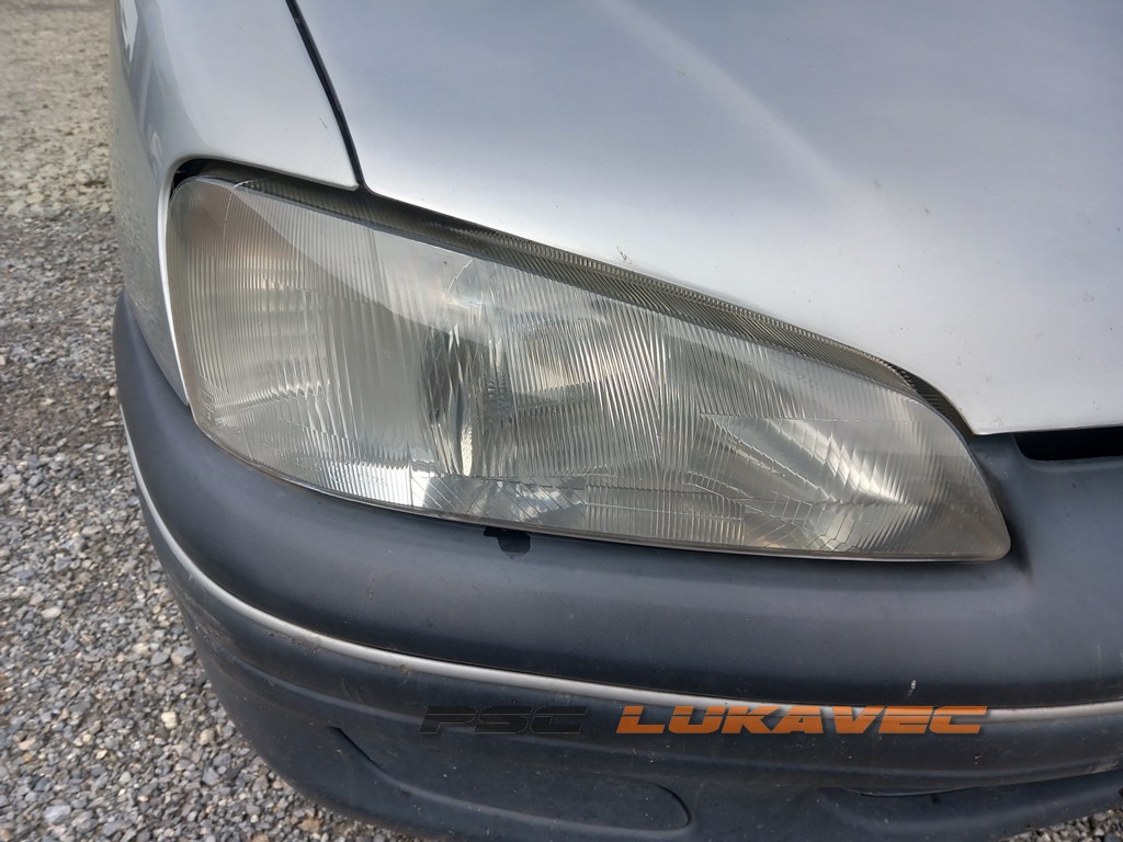 PEUGEOT 106 DESNI FAR 1998.