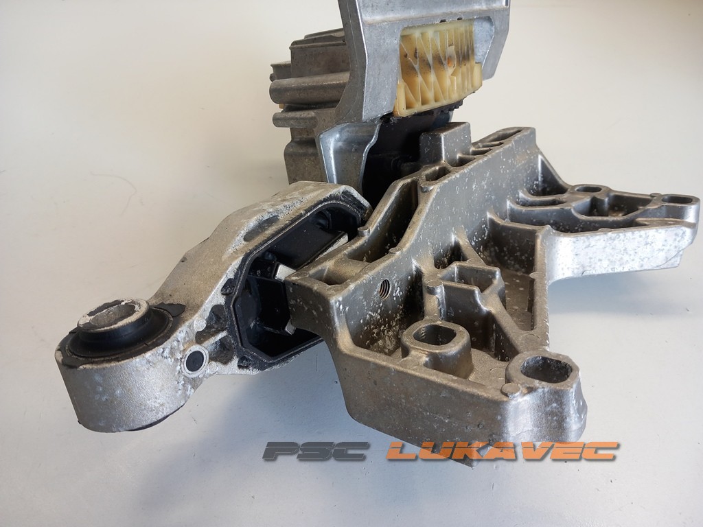 MERCEDES BENZ CLA W177 NOSAČ MOTORA DESNI A260315B 2019-2021.