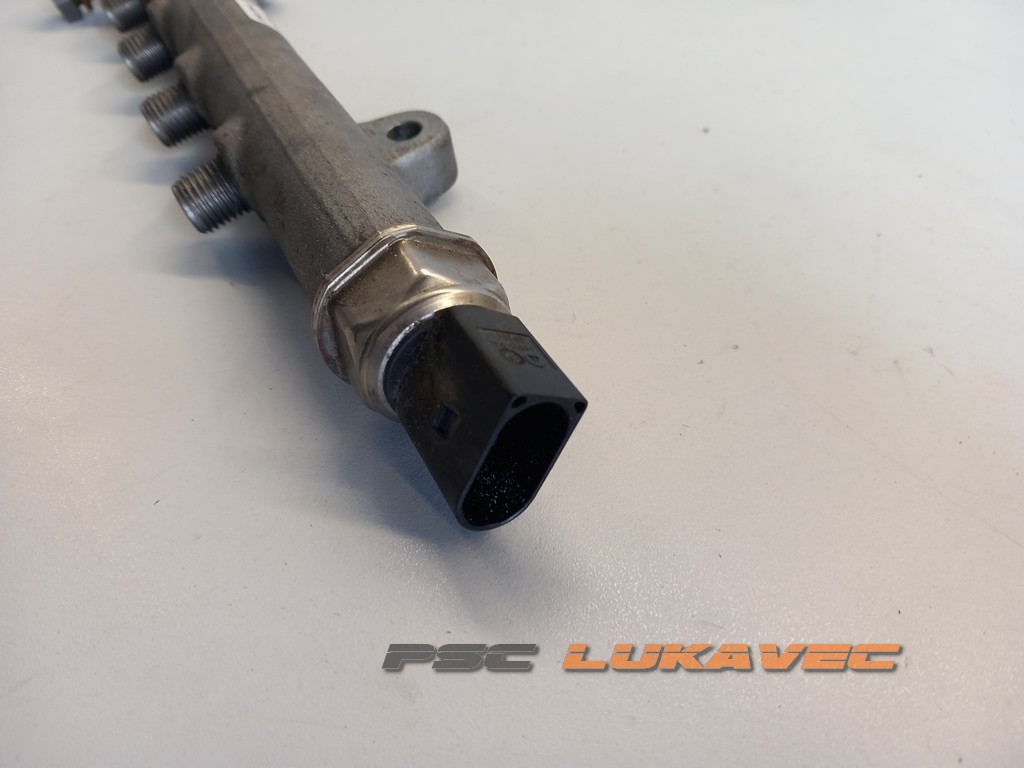 MERCEDES BENZ C KLASA W204 RAMPA GORIVA R9144Z240A 2007-2011.