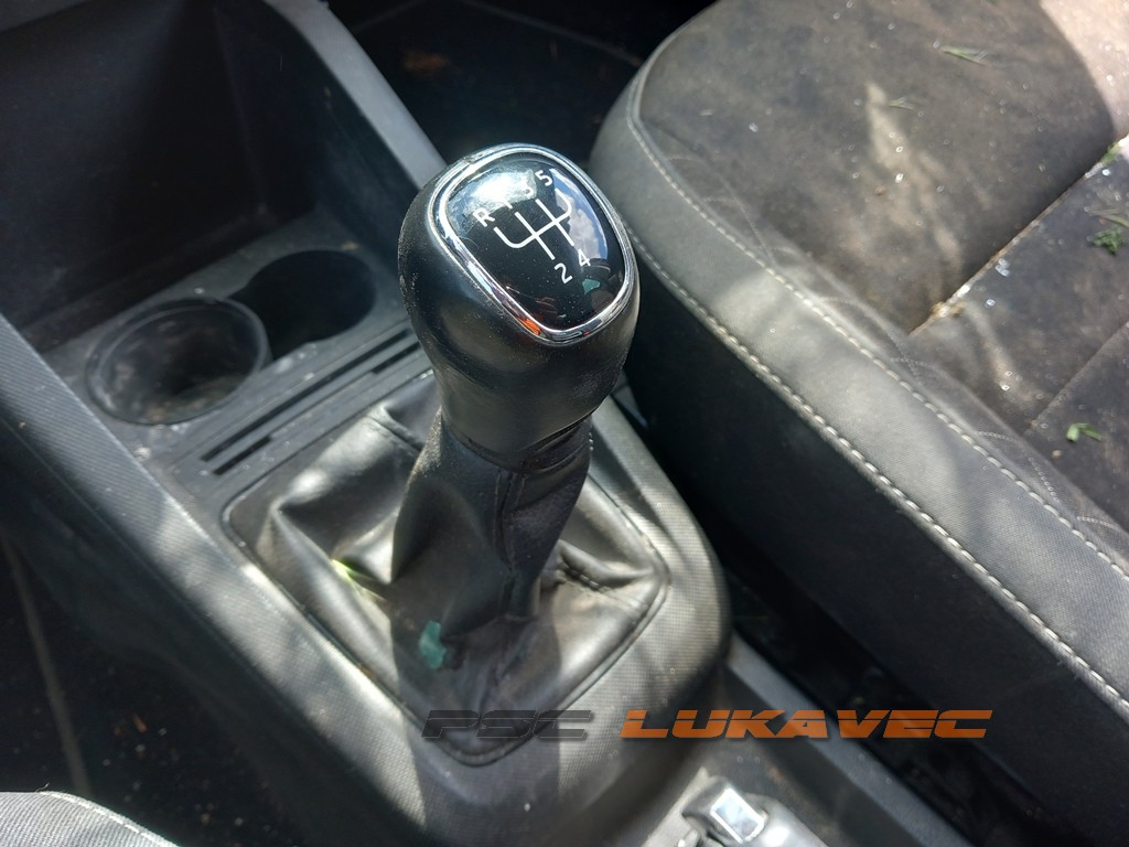 ŠKODA FABIA RUČICA MJENJAČA KUGLA BRZINA SA KOŽOM 2019.
