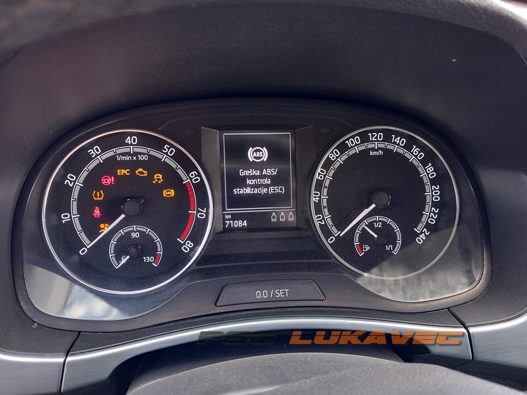 ŠKODA FABIA INSTRUMENT TABLA KILOMETAR SAT 2019.