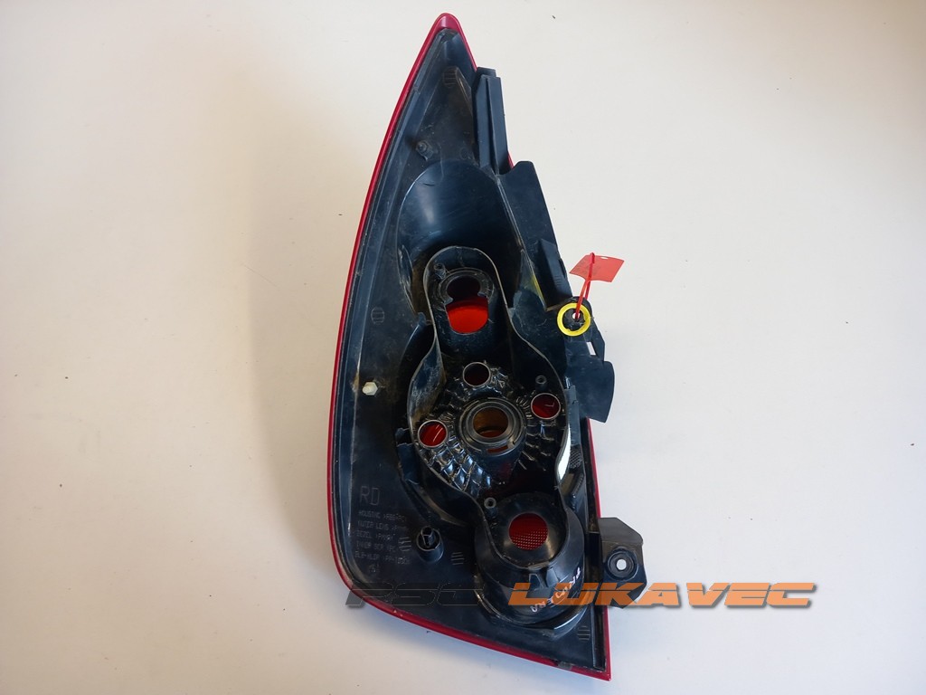 NISSAN PRIMERA ŠTOP SVJETLO DESNO 26550AU220 2002-2008.