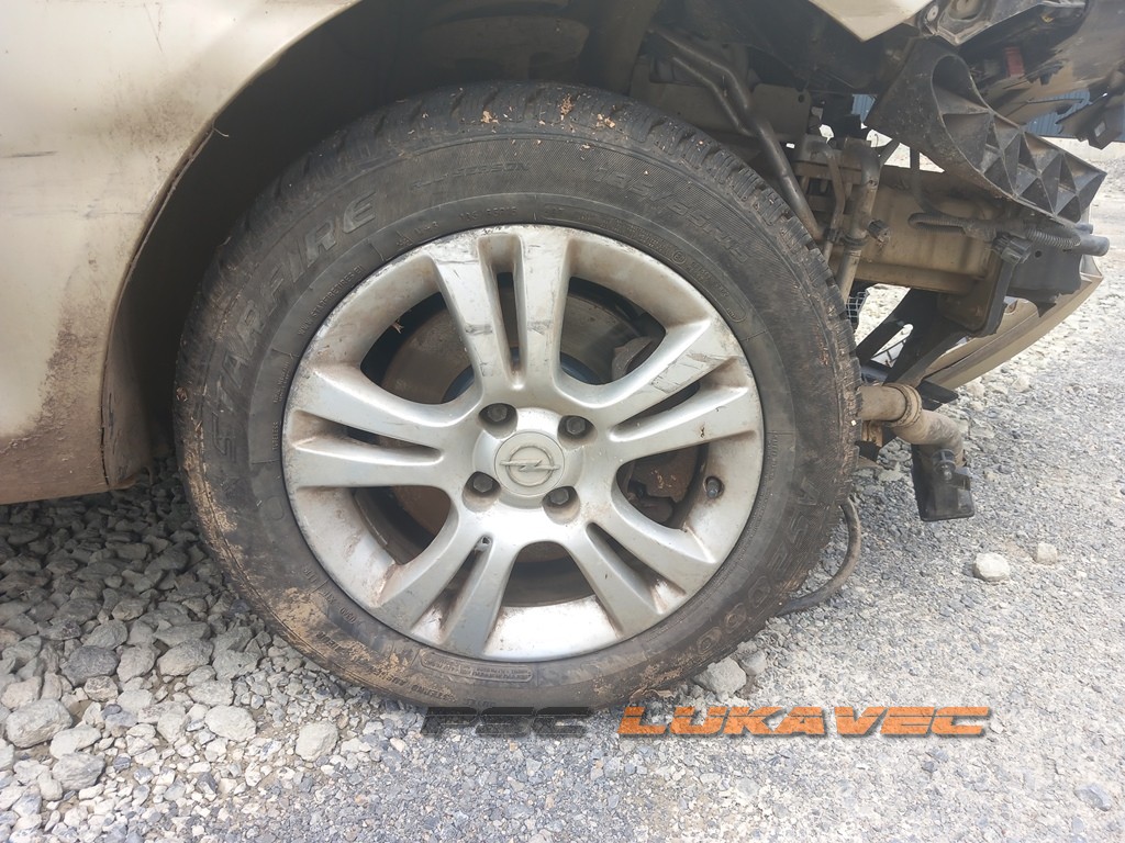 OPEL CORSA D FELGE SA GUMAMA185/65R/15 2008.
