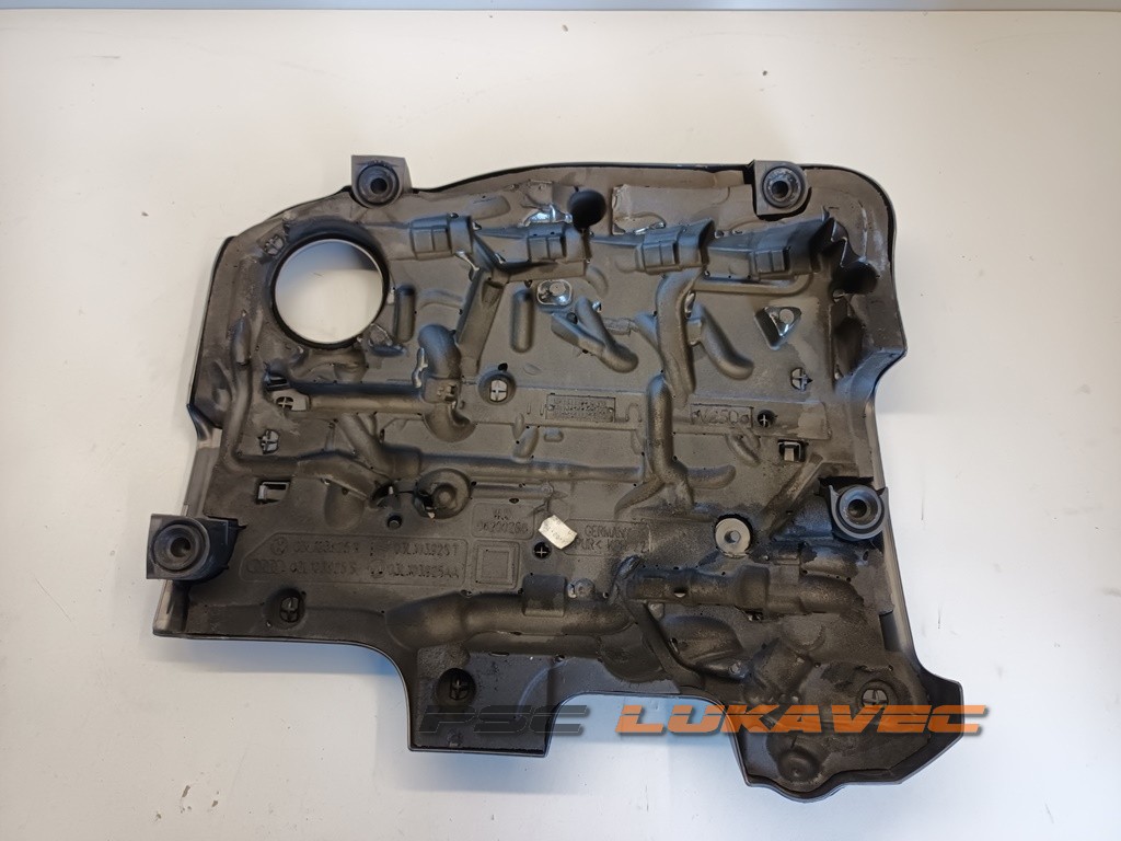 VW TIGUAN POKLOPAC MOTORA 03L103925R 03L103925AA 03L103925S