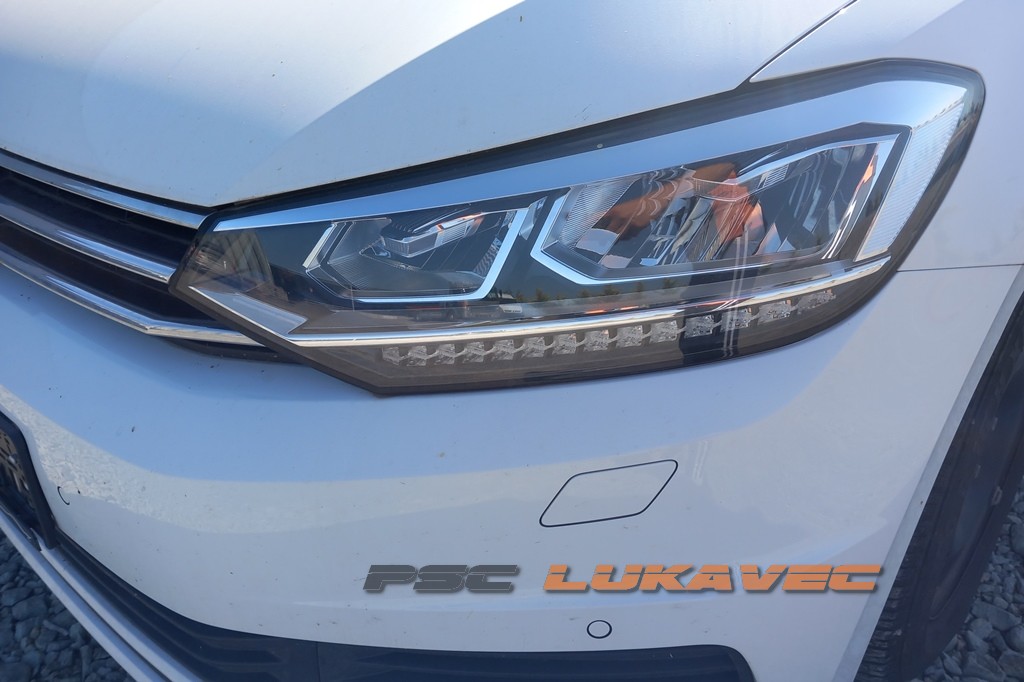 VW TOURAN FAR LIJEVI 2017.