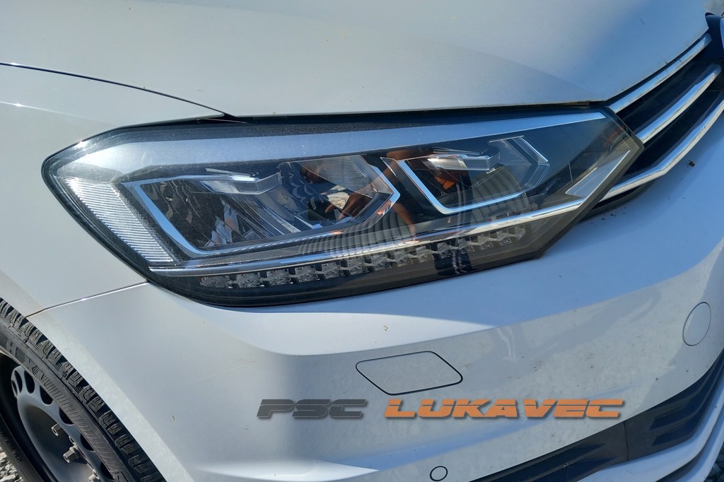 VW TOURAN FAR DESNI 2017.