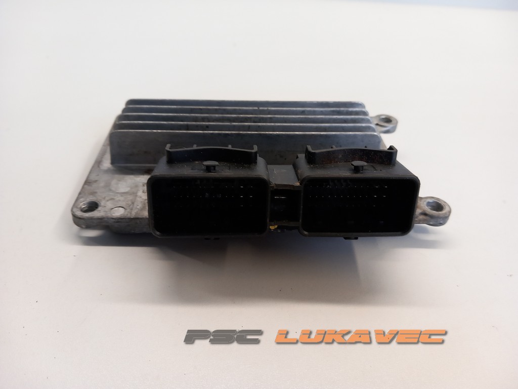 RENAULT CLIO 2 KOMPJUTER MOTORA 8200162381 IAW 5NR.C2