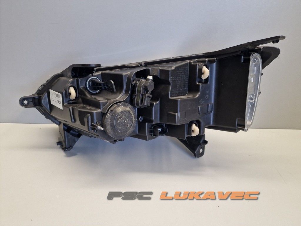 DACIA SANDERO III FAR DESNI 260101940R