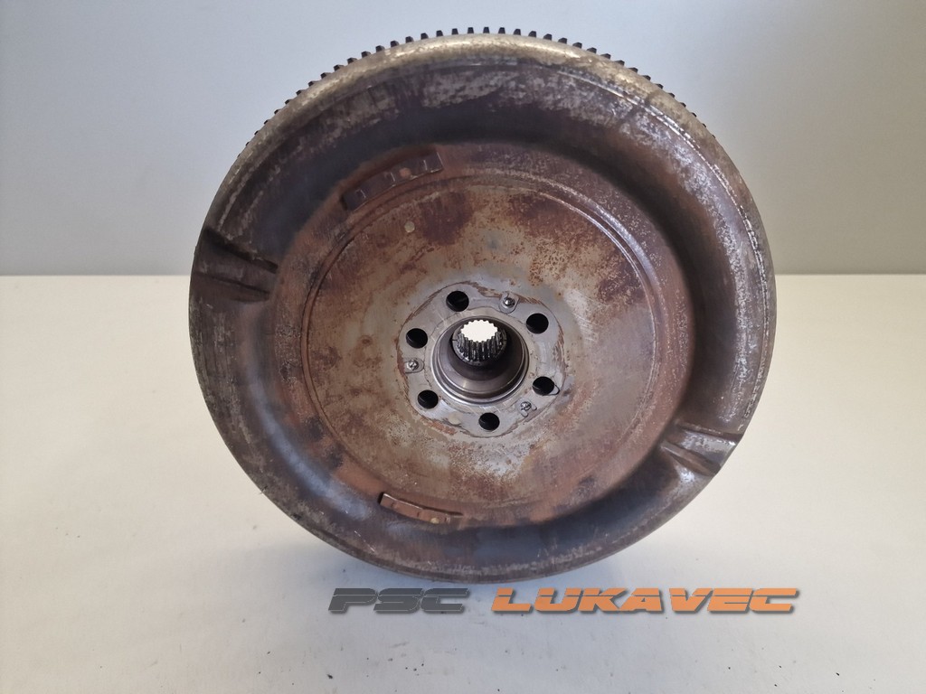 VW GOLF 6 SET KVAČILA GOLF 6 ZAMAŠNJAK 2.0 TDI