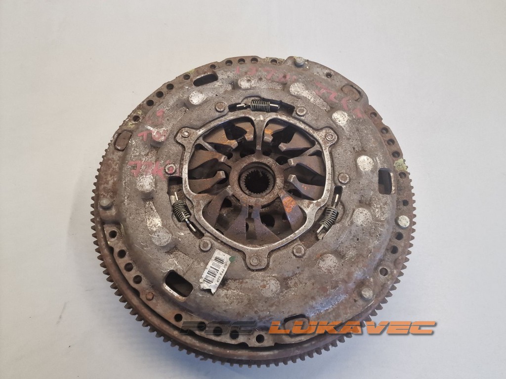 VW GOLF 7 SET KVAČILA GOLF 7 ZAMAŠNJAK 2.0 TDI 03L105266E