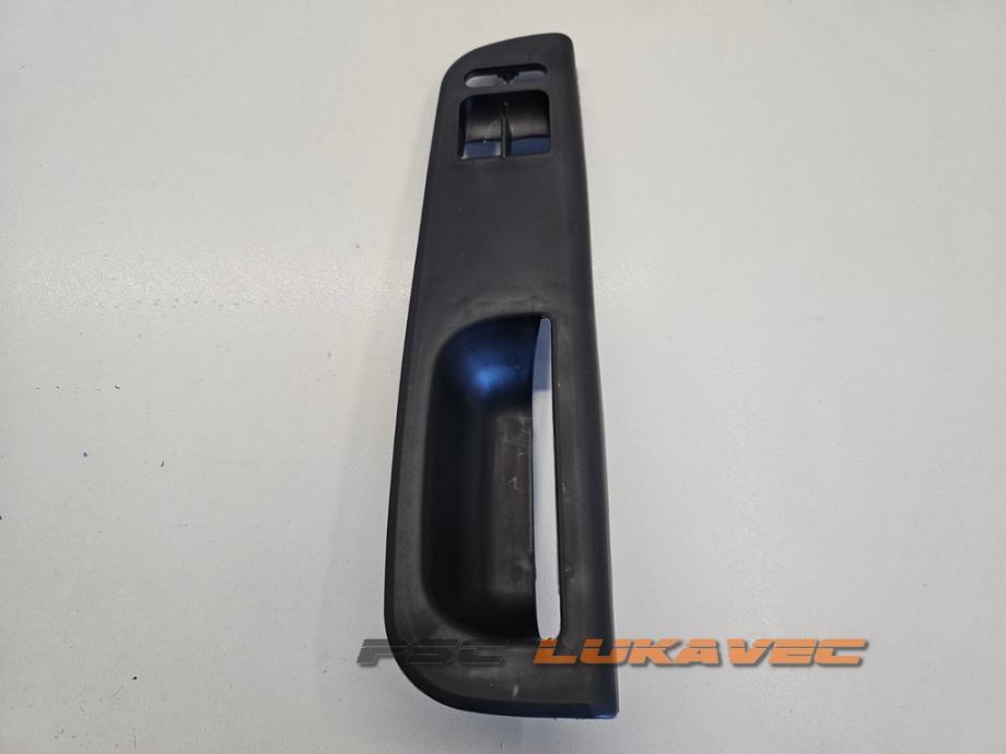 VW PASSAT B5 KONZOLA PREKIDAČA STAKLA  VW PASSAT B5 RUKOHVAT