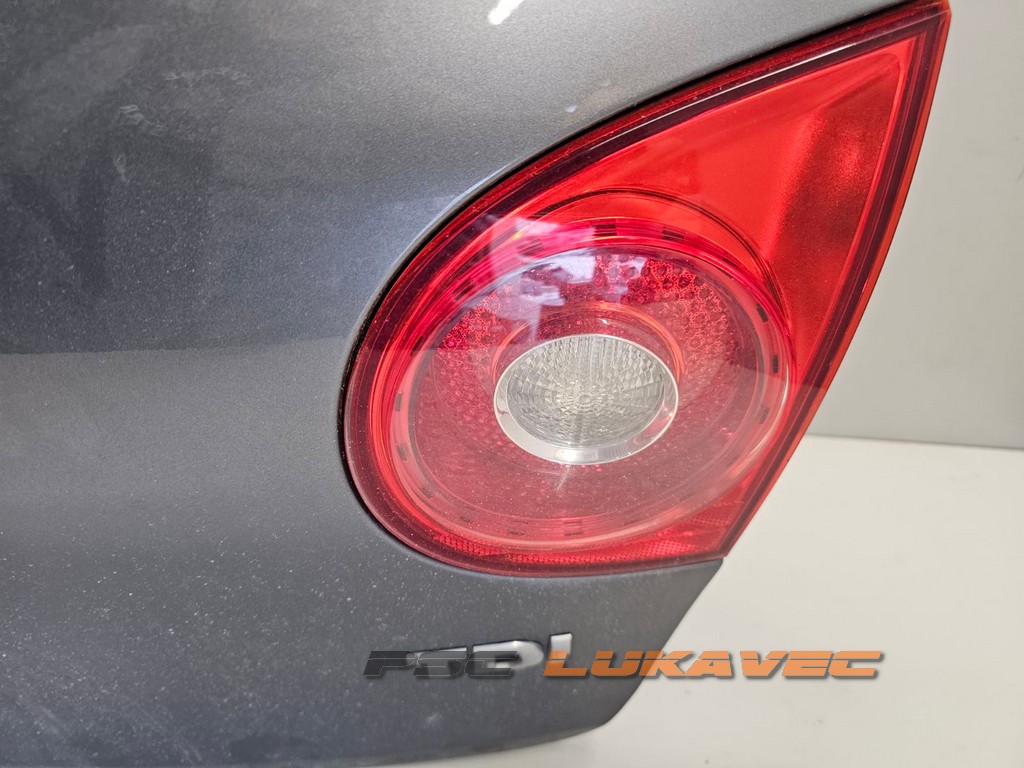 VW GOLF 5 ZADNJE DESNO SVJETLO UNUTARNJE