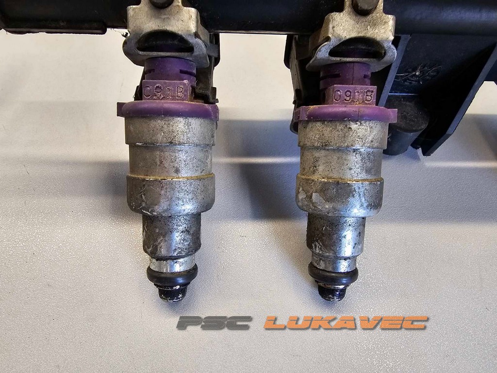 RENAULT CLIO 2 DIZNA INJEKTOR 1.2 8200365996 2008.