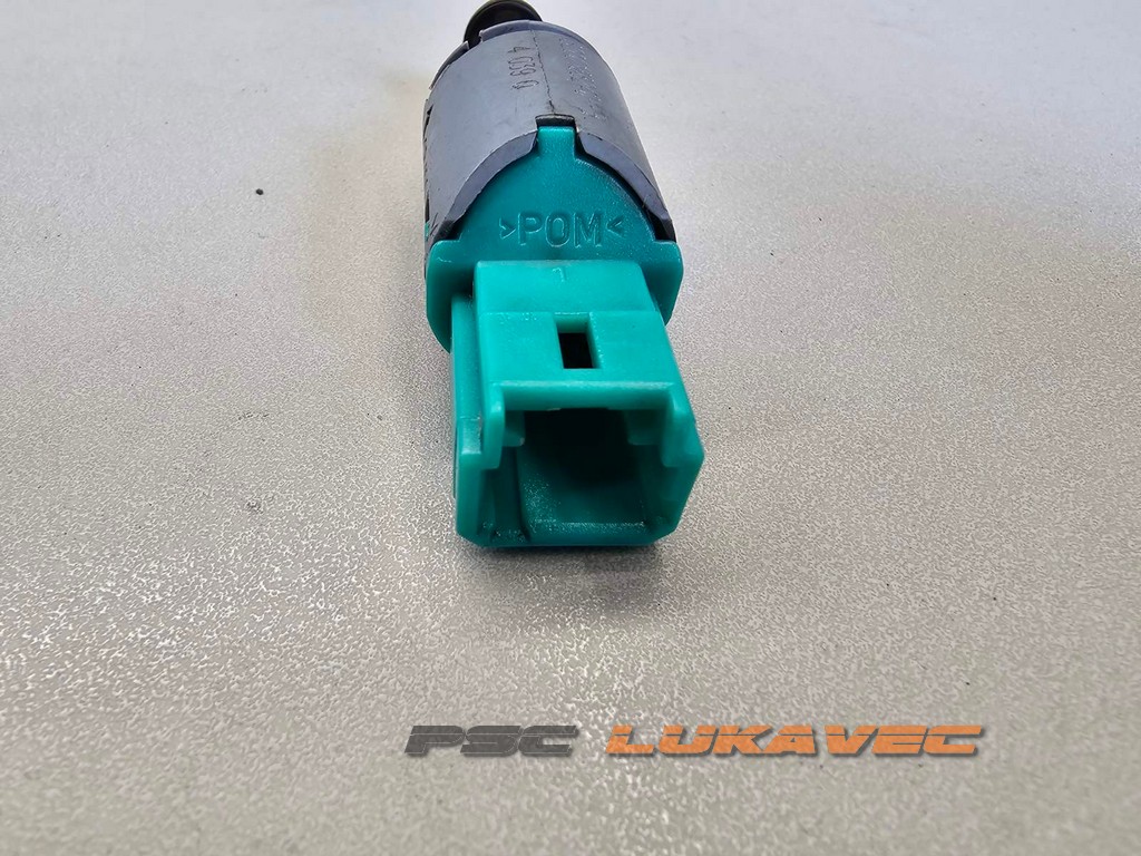 RENAULT CLIO 2 PREKIDAČ KOČNICE 8200168240