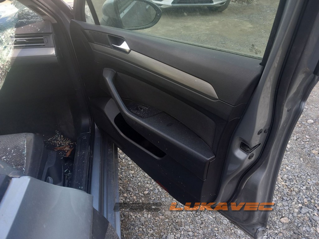 VW PASSAT B8 VRATA PREDNJA DESNA 2018.