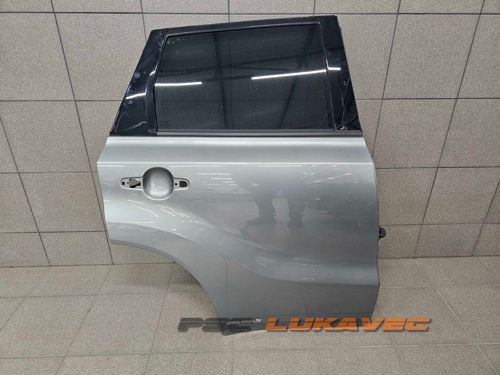 SUZUKI VITARA VRATA ZADNJA DESNA 2023.