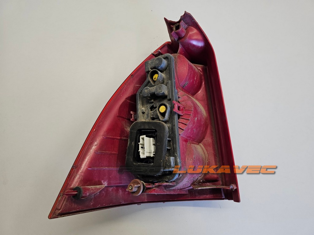 PEUGEOT 307 SW ŠTOP SVJETLO DESNO 307 SW ZADNJE DESNO SVJETLO