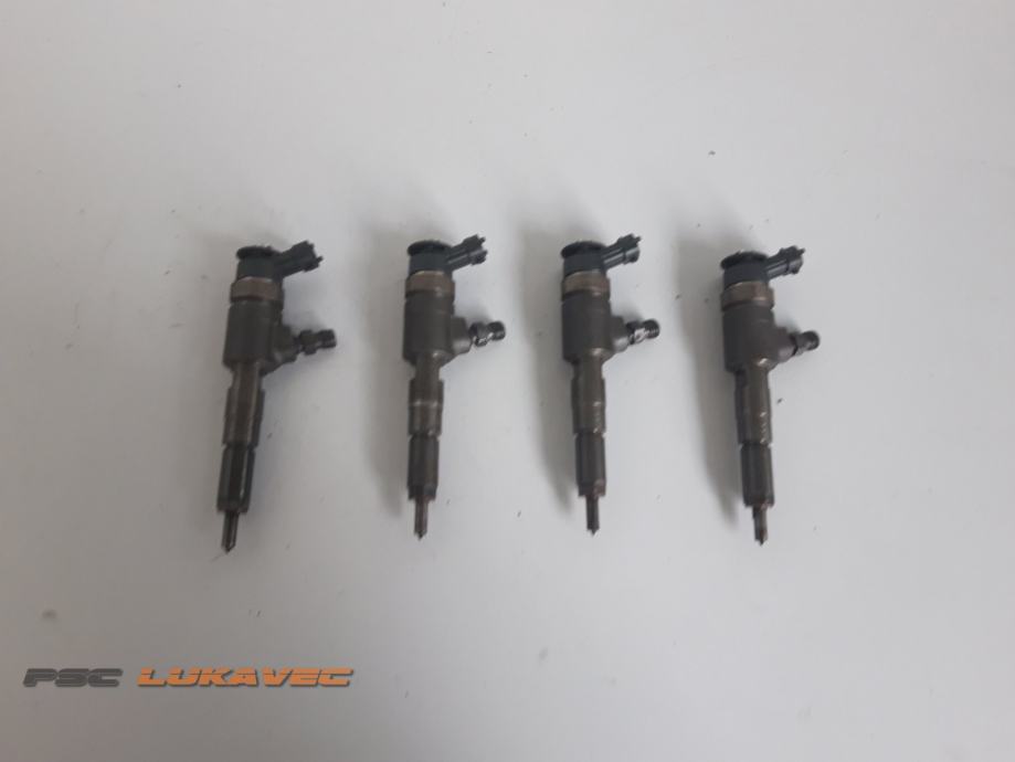 PEUGEOT 307 DIZNE 1.4 HDI PEUGEOT 307  INJEKTORI 1.4 HDI  BOSCH