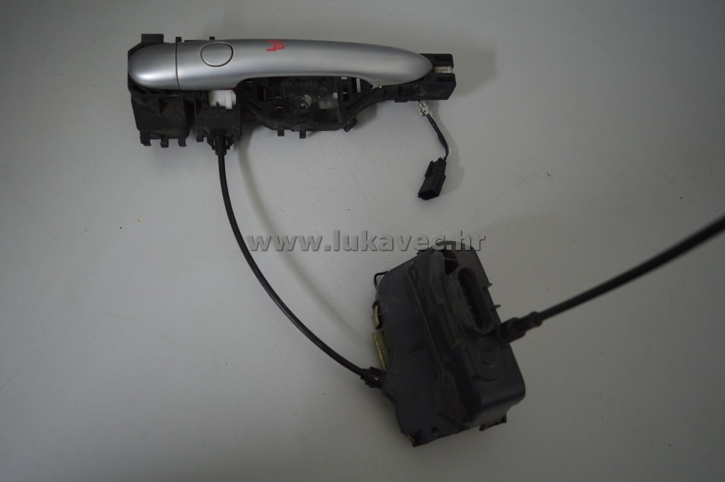 RENAULT MEGANE 2 ZADNJA DESNA KVAKA SA MEHANIZMOM 8200028463