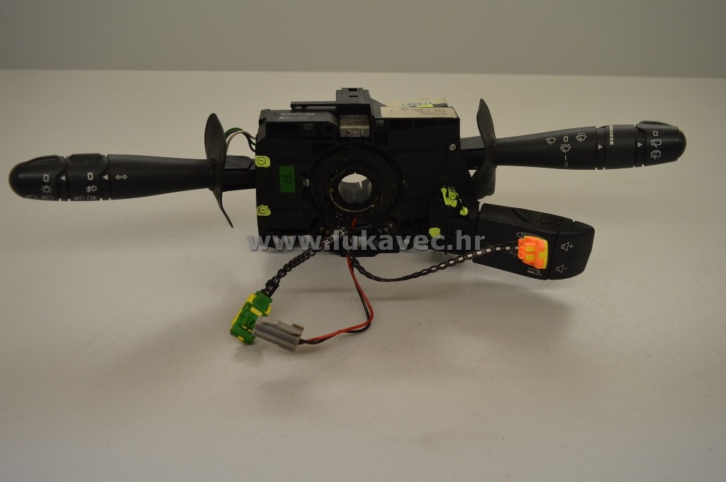 RENAULT CLIO 2 ZAVOJNICA VOLANA RUČICE ŽMIGAVACA 8200058676