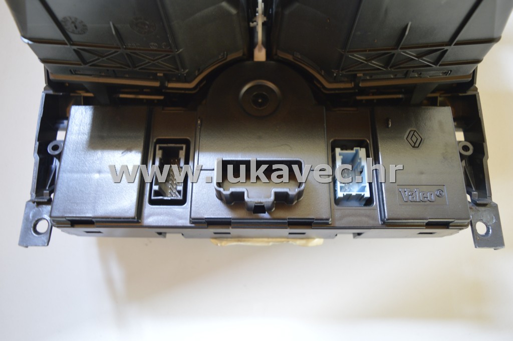 RENAULT MEGANE 2 PREKIDAČI VENTILACIJE I KLIME 8200312940 2003.