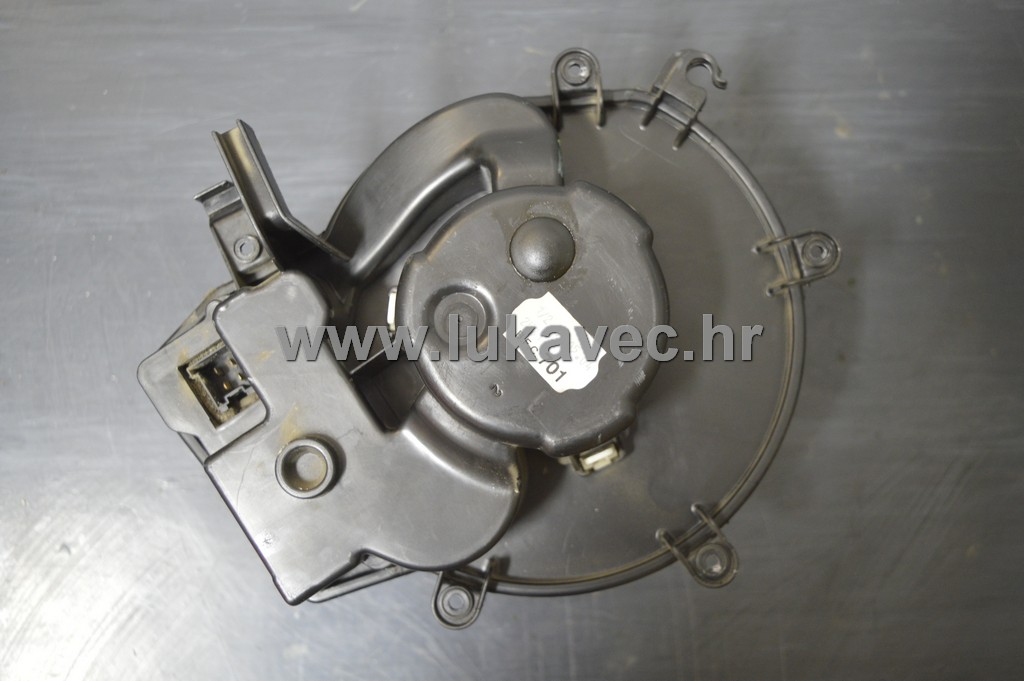 MERCEDES C-KLASA VENTILATOR KABINE A2038202614