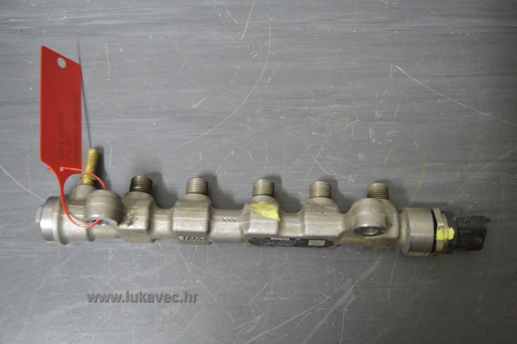 RENAULT VEL SATIS RAMPA GORIVA 2.2 DCI BOSCH 0445214142 8200613066