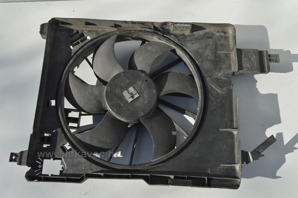 RENAULT MEGANE  VENTILATOR HLADNJAKA MOTORA 1.5 DCI 8200151464 2003.