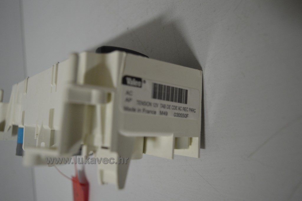 PEUGEOT PARTNER PREKIDAĆI VENTILACIJE 030550F  654985L  2006.
