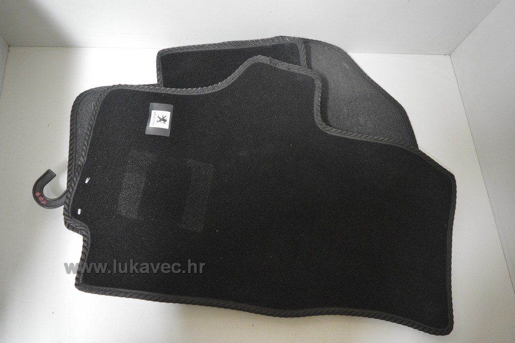 PEUGEOT 107 PODNI TEPIH ORIGINAL 1610982380