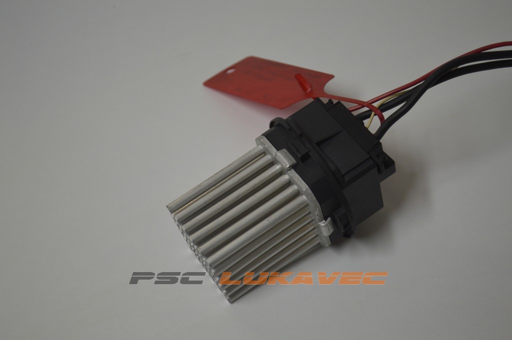 PEUGEOT 307 OTPORNIK VENTILATORA F884028A BEHR 2005.