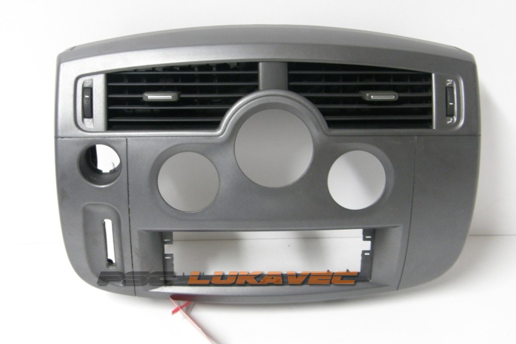 RENAULT SCENIC PLASTIKA OKO RADIA 2005.