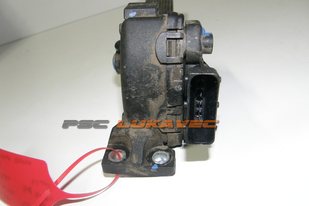 NISSAN PRIMERA POTENCIOMETAR GASA 2.2 DCI 18002AU400