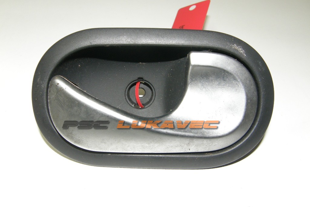 RENAULT CLIO 3 KVAKA VRATA DESNA 2011.