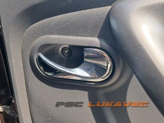 DACIA DUSTER KVAKA VRATA ZADNJA DESNA 2016.