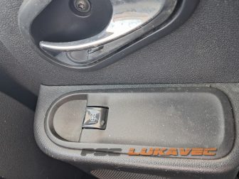 DACIA DUSTER PREKIDAČ PODIZAČA STAKLA PREDNJI DESNI 2016.