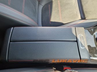 MERCEDES CLA NASLON ZA RUKU CLA SREDIŠNJI PRETINAC 2020.